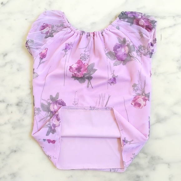 NWT. Sheer Short Sleeve Top with roses and lining. - Picture 4 of 4